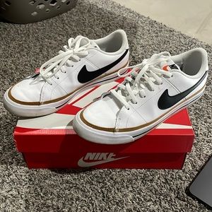Nike Court Legacy